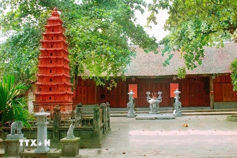 Tháp đất nung tại đền An Xá trước ngày diễn ra lễ hội. (Ảnh: Mai Ngoan/TTXVN)