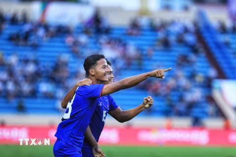 Niềm vui của các cầu thủ U23 Campuchia sau trận thắng tưng bừng. (Ảnh: Tuấn Anh/TTXVN)