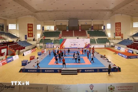 Đội tuyển karate Việt Nam tích cực tập luyện tại Nhà thi đấu tỉnh Ninh Bình. (Ảnh: Đức Phương/TTXVN)
