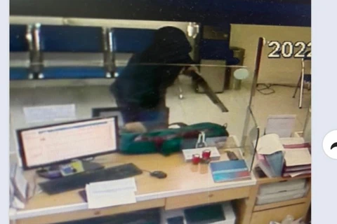Hình ảnh vụ cướp được cắt từ clip. (Nguồn: Facebook Hải Phòng Projects & Developments)