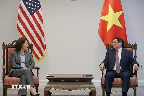 Thủ tướng Phạm Minh Chính tiếp Bộ trưởng Thương mại Hoa Kỳ. (Ảnh: Dương Giang/TTXVN)