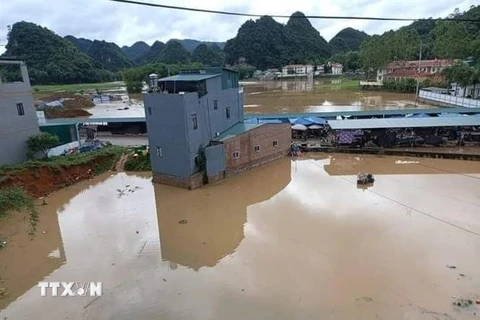 Thị trấn Thanh Nhật, huyện Hạ Lang (Cao Bằng) bị ngập trong nước lũ. (Ảnh: TTXVN phát)