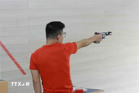 Vận động viên Hà Minh Thanh (Việt Nam) giành huy chương Vàng nội dung súng ngắn bắn nhanh nam 25m. (Ảnh: Vũ Sinh/TTXVN)
