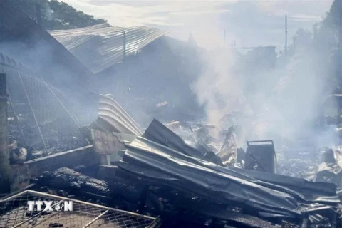 Hỏa hoạn thiêu rụi 1 trong 3 căn nhà của người dân khu vực tổ 22 khóm Vĩnh Thuận, thị trấn Vĩnh Thạnh Trung (An Giang). (Ảnh: TTXVN phát)