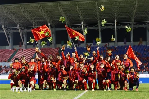 Đây là lần thứ 2, đội tuyển bóng đá nữ Việt Nam giành liên tiếp 3 Huy chương Vàng SEA Games. (Ảnh: Hoàng Linh/TTXVN)