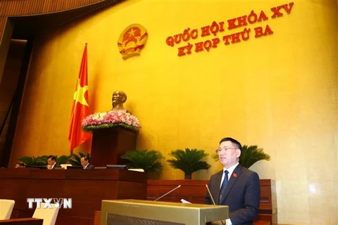 Bộ trưởng Bộ Tài chính Hồ Đức Phớc trình bày Báo cáo quyết toán ngân sách nhà nước năm 2020. (Ảnh: Văn Điệp/TTXVN)