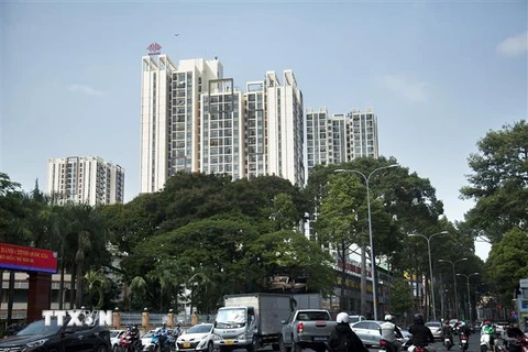Không gian xanh bao quanh một khu chung cư ở khu vực trung tâm Thành phố Hồ Chí Minh. (Ảnh: Hồng Đạt/TTXVN)