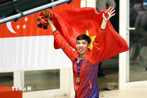 Vận động viên Nguyễn Huy Hoàng giành Huy chương Vàng nội dung 200m bơi bướm nam với thành tích 1 phút 58 giây 81. (Ảnh: TTXVN)
