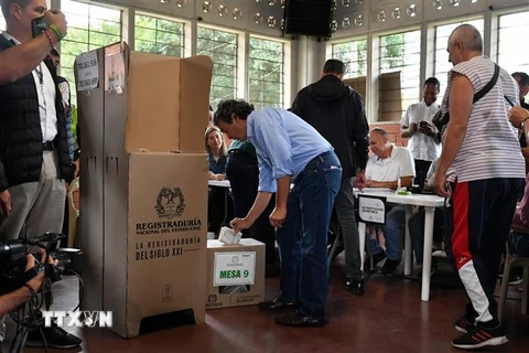 Một điểm bầu cử Tổng thống ở Medellin, Colombia, ngày 29/5. (Ảnh: AFP/TTXVN)