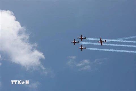 Sự kiện trình diễn máy bay tại Israel với nhiều tiết mục biểu diễn máy bay chiến đấu, máy bay tiếp dầu, máy bay không người lái. (Ảnh: TTXVN)