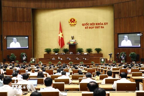 Bộ trưởng Bộ Văn hóa, Thể thao và Du lịch Nguyễn Văn Hùng phát biểu giải trình, làm rõ một số vấn đề đại biểu Quốc hội nêu. (Ảnh: Doãn Tấn/TTXVN)