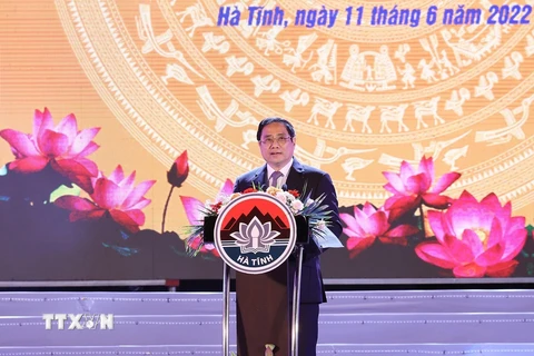 Thủ tướng Phạm Minh Chính phát biểu tại Lễ kỷ niệm 65 năm Ngày Bác Hồ về thăm Hà Tĩnh. (Ảnh: Dương Giang/TTXVN)