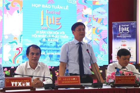 Phó Chủ tịch UBND tỉnh Thừa Thiên-Huế Nguyễn Thanh Bình phát biểu tại buổi họp báo. (Ảnh: Đỗ Trưởng/TTXVN)