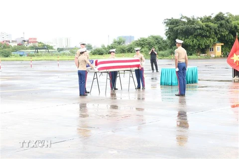 Lễ bàn giao hài cốt quân nhân Hoa Kỳ mất tích trong chiến tranh ở Việt Nam ngày 9/7/2021. (Ảnh: TTXVN/phát)