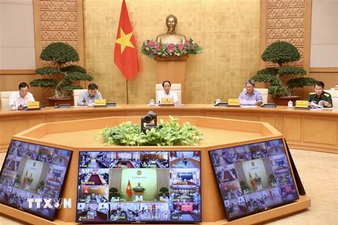 Phó Thủ tướng Lê Văn Thành chủ trì họp ứng phó với cơn bão số 1 (Chaba). (Ảnh: Lâm Khánh/TTXVN)