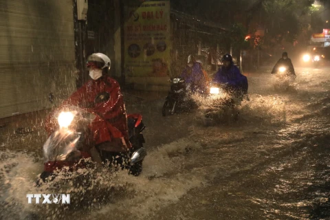 Hà Nội: Đang ngập nhiều khu vực thuộc nội thành do mưa lớn