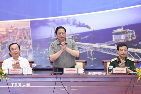 Thủ tướng Phạm Minh Chính chủ trì Hội nghị tổng kết thực hiện Nghị quyết 53 và Kết luận số 27 của Bộ Chính trị. (Ảnh: Dương Giang/TTXVN)