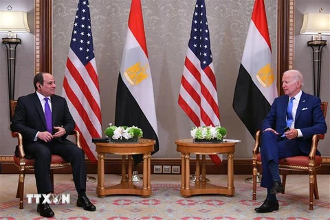 Tổng thống Ai Cập Abdel Fattah al-Sisi (trái) trong cuộc gặp Tổng thống Mỹ Joe Biden tại Jeddah (Saudi Arabia) ngày 16/7/2022. (Ảnh: AFP/TTXVN