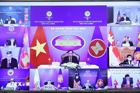 Bộ trưởng Bộ Ngoại giao Bùi Thanh Sơn phát biểu trực tuyến tại điểm cầu Hà Nội tại Hội nghị Bộ trưởng Ngoại giao ASEAN lần thứ 54. (Ảnh: Phạm Kiên/TTXVN)