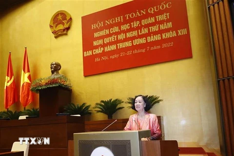 Bà Trương Thị Mai, Uỷ viên Bộ Chính trị, Bí thư Trung ương Đảng, Trưởng Ban Tổ chức Trung ương giới thiệu chuyên đề tại hội nghị. (Ảnh: Phương Hoa/TTXVN)