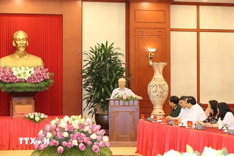 Tổng Bí thư Nguyễn Phú Trọng nói chuyện với người có công tiêu biểu toàn quốc. (Ảnh: Trí Dũng/TTXVN)