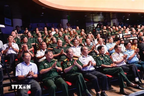 Các cựu chiến binh Hải Phòng tham dự cầu truyền hình “Lịch sử không lãng quên”. (Ảnh: TTXVN)