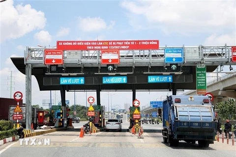 Trạm thu phí không dừng ETC trên Xa lộ Hà Nội, thành phố Thủ Đức. (Ảnh: Hồng Đạt/TTXVN)