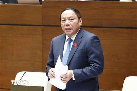 Bộ trưởng Bộ Văn hóa, Thể thao và Du lịch Nguyễn Văn Hùng trả lời chất vấn. (Ảnh: Doãn Tấn/TTXVN)
