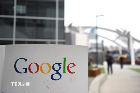 Biểu tượng của Google tại tòa nhà ở California, Mỹ. (Ảnh: AFP/TTXVN)