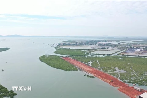 Dự án Bến cảng tổng hợp Vạn Ninh nhìn từ trên cao. (Ảnh minh họa: Thanh Vân/TTXVN)