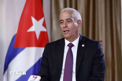 Thứ trưởng Thứ nhất Bộ Ngoại giao Cuba Gerardo Penalver Portal trả lời phỏng vấn của phóng viên Thông tấn xã Việt Nam. (Ảnh: An Đăng/TTXVN)