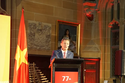 Tổng lãnh sự Việt Nam tại Sydney Nguyễn Đăng Thắng phát biểu tại lễ kỷ niệm. (Ảnh: Diệu Linh/PV TTXVN tại Sydney)