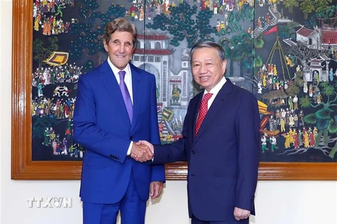 Bộ trưởng Bộ Công an Tô Lâm tiếp Ngài John Kerry. (Ảnh: Phạm Kiên/TTXVN)