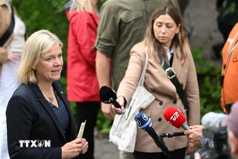 Thủ tướng Thụy Điển Magdalena Andersson trả lời phỏng vấn tại trung tâm bỏ phiếu ở Nacka, gần Stockholm, ngày 11/9/2022. (Ảnh: AFP/TTXVN)