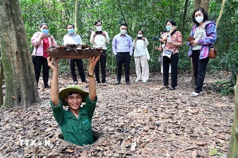 Địa đạo Củ Chi - nơi ghi dấu những chiến công oanh liệt của quân và dân Củ Chi nay là một địa điểm du lịch lịch sử nổi tiếng tại Thành phố Hồ Chí Minh. (Ảnh: Xuân Khu/TTXVN)