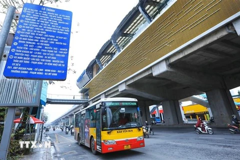 Trạm xe buýt Thượng Đình. (Ảnh: Tuấn Anh/TTXVN)