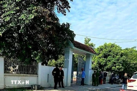 Hiện trường khu vực nhà trọ nơi xảy ra vụ chồng dùng súng bắn chết vợ tại phường Hà Phong, TP. Hạ Long. (Ảnh: TTXVN phát)