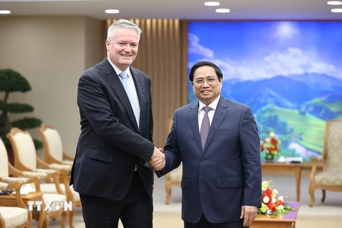 Thủ tướng Phạm Minh Chính tiếp ông Mathias Cormann, Tổng Thư ký Tổ chức Hợp tác và Phát triển kinh tế (OECD). (Ảnh: Dương Giang/TTXVN)