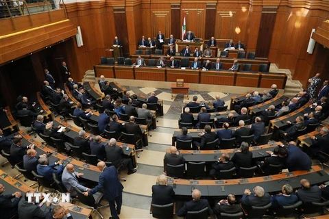 Chủ tịch Quốc hội Liban Nabih Berri (giữa, phía trên) chủ trì phiên bỏ phiếu bầu Tổng thống mới tại Quốc hội ở Beirut, ngày 29/9/2022. (Ảnh: AFP/TTXVN)