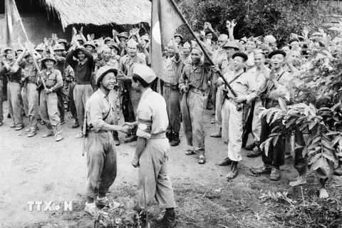 Liên quân Lào-Việt trong kháng chiến chống Pháp, năm 1950. (Ảnh: Tư liệu TTXVN)
