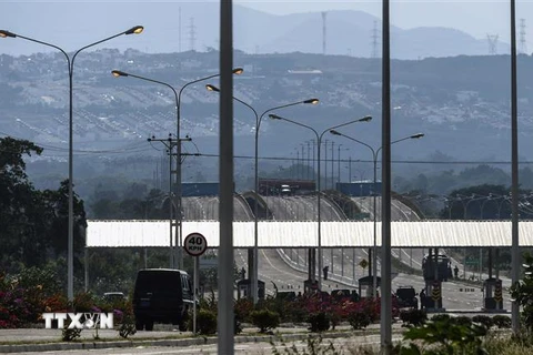 Toàn cảnh cây cầu Tienditas ở Urena, bang Tachira, Venezuela, giáp giới với Colombia. (Ảnh: AFP/TTXVN)