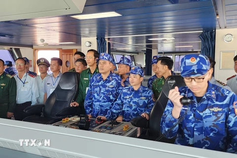 Đây là chuyến tuần tra liên hợp có sự tham gia của nhiều lực lượng chức năng Việt Nam.(Ảnh: TTXVN phát)