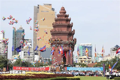 Quang cảnh Lễ kỷ niệm 69 năm Quốc khánh Campuchia. (Ảnh: Nguyễn Vũ Hùng/TTXVN)