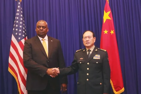 Bộ trưởng Quốc phòng Mỹ Lloyd Austin và người đồng cấp Trung Quốc Ngụy Phượng Hòa. (Nguồn: China’s Ministry of National Defense)