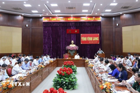 Thủ tướng Phạm Minh Chính phát biểu tại buổi làm việc với Ban Thường vụ Tỉnh uỷ Vĩnh Long. (Ảnh: Dương Giang/TTXVN)