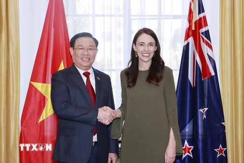 Chủ tịch Quốc hội Vương Đình Huệ hội kiến Thủ tướng New Zealand Jacinda Ardern. (Ảnh: Doãn Tấn/TTXVN)