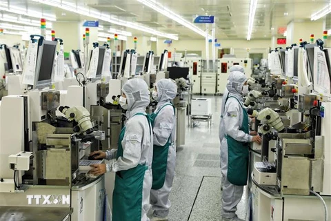 Dây chuyền sản xuất hiện đại của Công ty TNHH Hana Micron Vina, 100% vốn đầu tư của Hàn Quốc, tại khu công nghiệp Vân Trung (Bắc Giang). (Ảnh minh họa: Danh Lam/TTXVN)