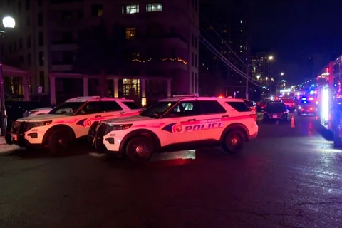 Xe cảnh sát tại hiện trường vụ xả súng. (Nguồn: CNN)