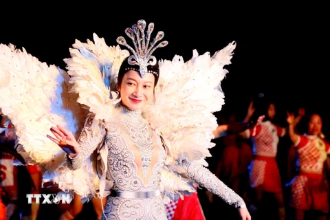 Chương trình biểu diễn nghệ thuật đặc sắc với đặc trưng của biển tại Carnaval mùa Đông Hạ Long 2022. (Ảnh: Thanh Vân/TTXVN)