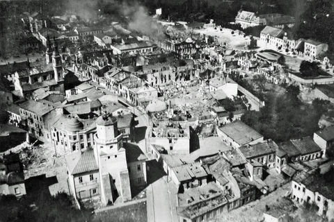 Ba Lan đã bị phá hủy nặng nề trong chiến tranh thế giới thứ hai. (Nguồn: Wikipedia)